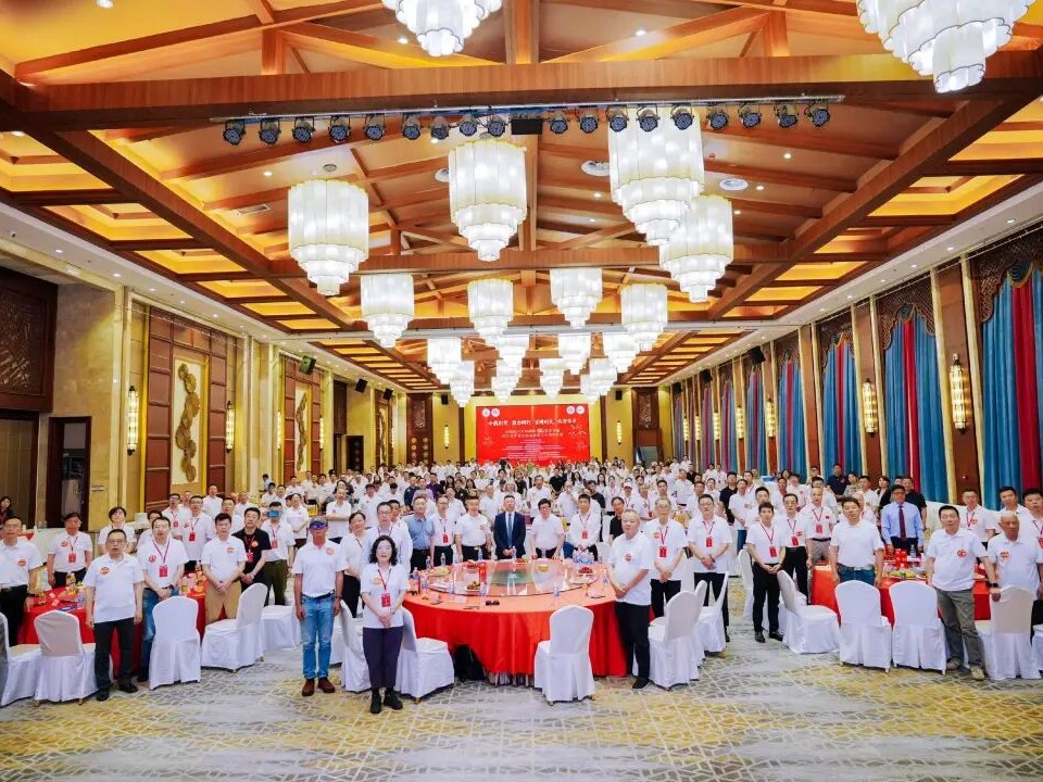武汉校促会出席四川大学湖北校友会成立十周年庆典 刘萌致辞引发共鸣