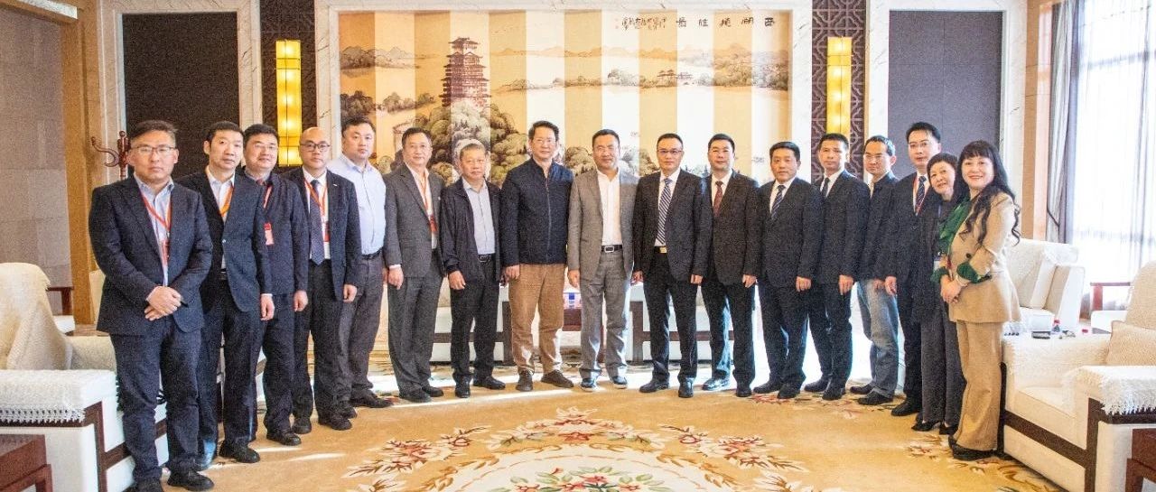 天门市委书记易先荣、市长杨兴铭等会见武汉校促会代表团